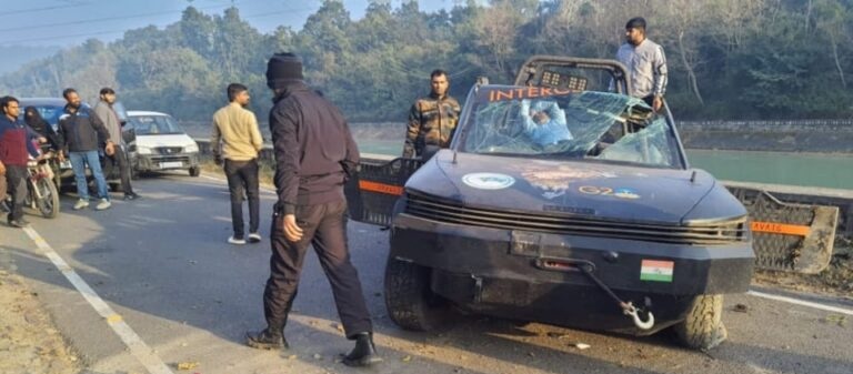 चीला बैराज के निकट जीप का टायर फटा वन रेंजर, दरोगा सहित चार लोगों की घटना स्थल पर‌‌ हुई मौत